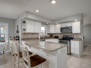 bering418-15-kitchen.jpg