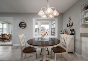bering418-18-dining-area.jpg