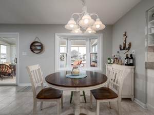 bering418-18-dining-area.jpg