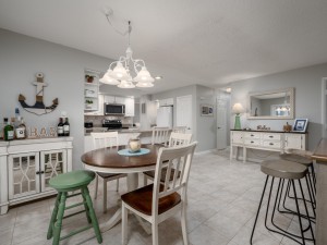 bering418-21-dining-area.jpg