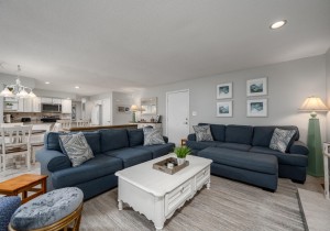 bering418-22-living-area.jpg