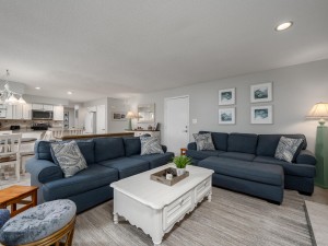 bering418-22-living-area.jpg