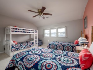 bering418-30-bedroom-4.jpg