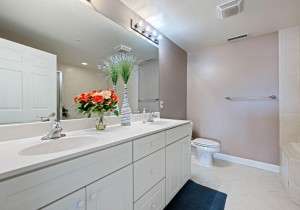 sunsetpointe106-13-primary-bath.jpg