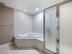 sunsetpointe106-14-primary-bath.jpg