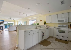 sunsetpointe106-5-kitchen.jpg