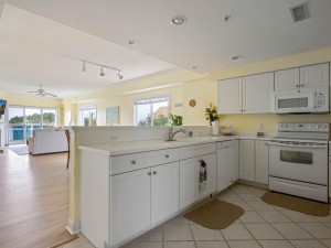 sunsetpointe106-5-kitchen.jpg