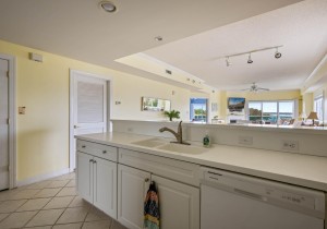 sunsetpointe106-6-kitchen.jpg