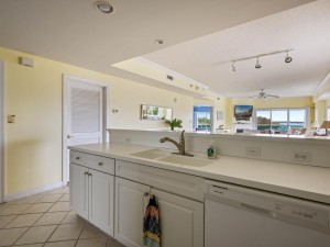 sunsetpointe106-6-kitchen.jpg