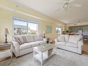 sunsetpointe106-9-living-area.jpg
