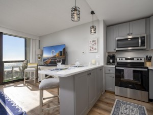 goldensands308-10-kitchen.jpg