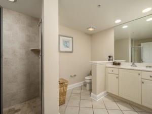 southbeach503-23-bath-2.jpg