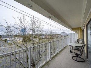 waves204-1-balcony.jpg