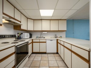 waves204-10-kitchen.jpg