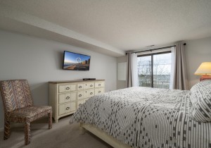 waves204-14-primary-bedroom.jpg