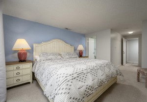 waves204-15-primary-bedroom.jpg