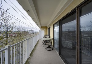 waves204-2-balcony.jpg