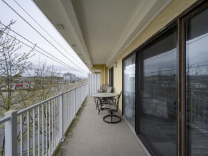 waves204-2-balcony.jpg