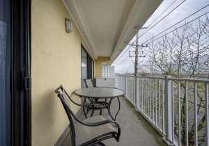 waves204-3-balcony.jpg
