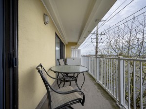 waves204-3-balcony.jpg