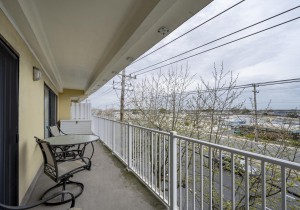 waves204-4-balcony.jpg