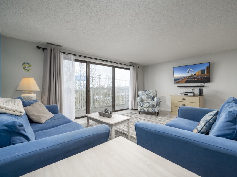 waves204-7-living-area.jpg