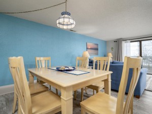 waves204-8-dining-area.jpg