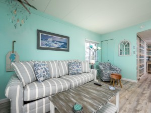 decaturhouse201-13-living.jpg