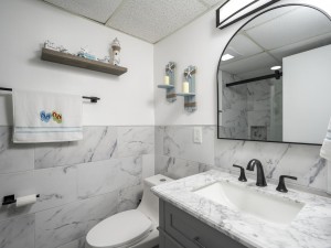 decaturhouse201-17-bath.jpg