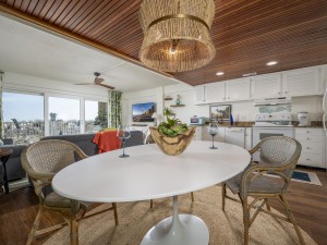 beachmark1j-13-dining.jpg