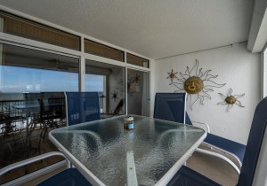pyramid9h-1-balcony.jpg