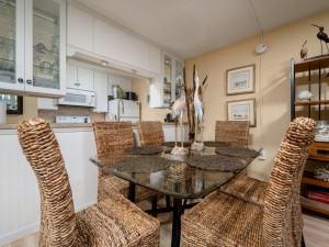 pyramid9h-14-dining-area.jpg