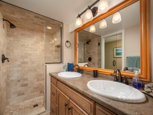 pyramid9h-24-primary-bath.jpg