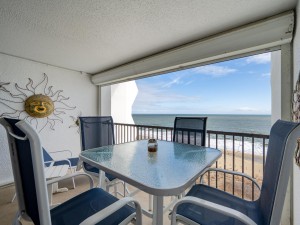 pyramid9h-5-balcony.jpg