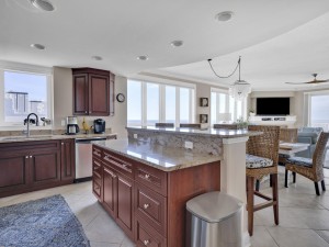 southbeach401-10-kitchen.jpg