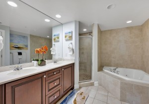 southbeach401-20-primary-bath.jpg