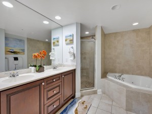southbeach401-20-primary-bath.jpg