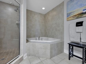 southbeach401-21-primary-bath.jpg