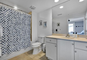 southbeach401-35-bath-2.jpg