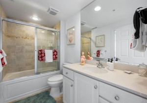 southbeach402-40-bath-4.jpg