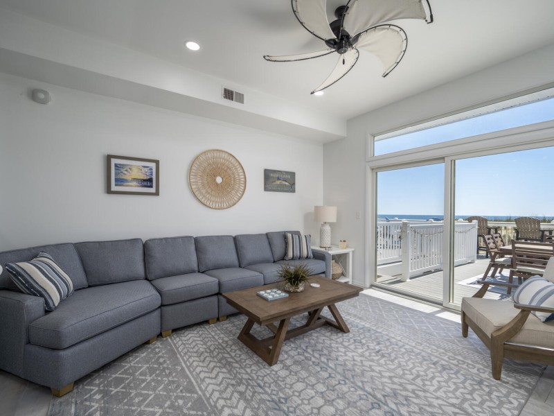 oceanclub4015-21-living-area.jpg