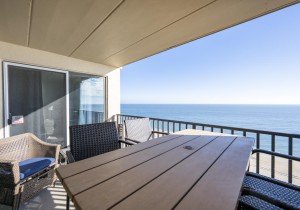 marigotbeach1010-2-balcony.jpg