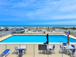 04-quay-amenities-4-outdoor-pool.jpg
