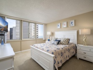 quay1803-14-primary-bedroom.jpg