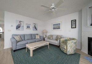 hiddenharbo137f-12-living-area.jpg