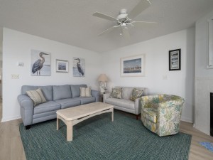 hiddenharbo137f-12-living-area.jpg
