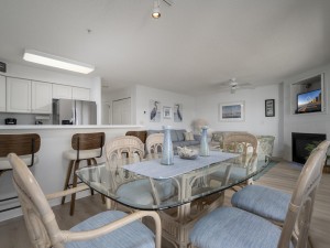 hiddenharbo137f-13-dining-area.jpg