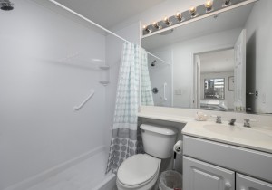 hiddenharbo137f-16-primary-bath.jpg