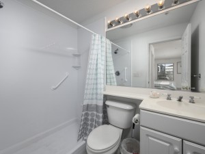 hiddenharbo137f-16-primary-bath.jpg