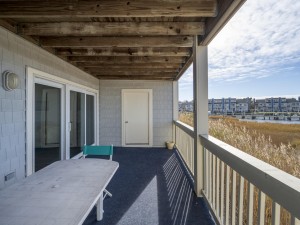 hiddenharbo137f-6-balcony.jpg